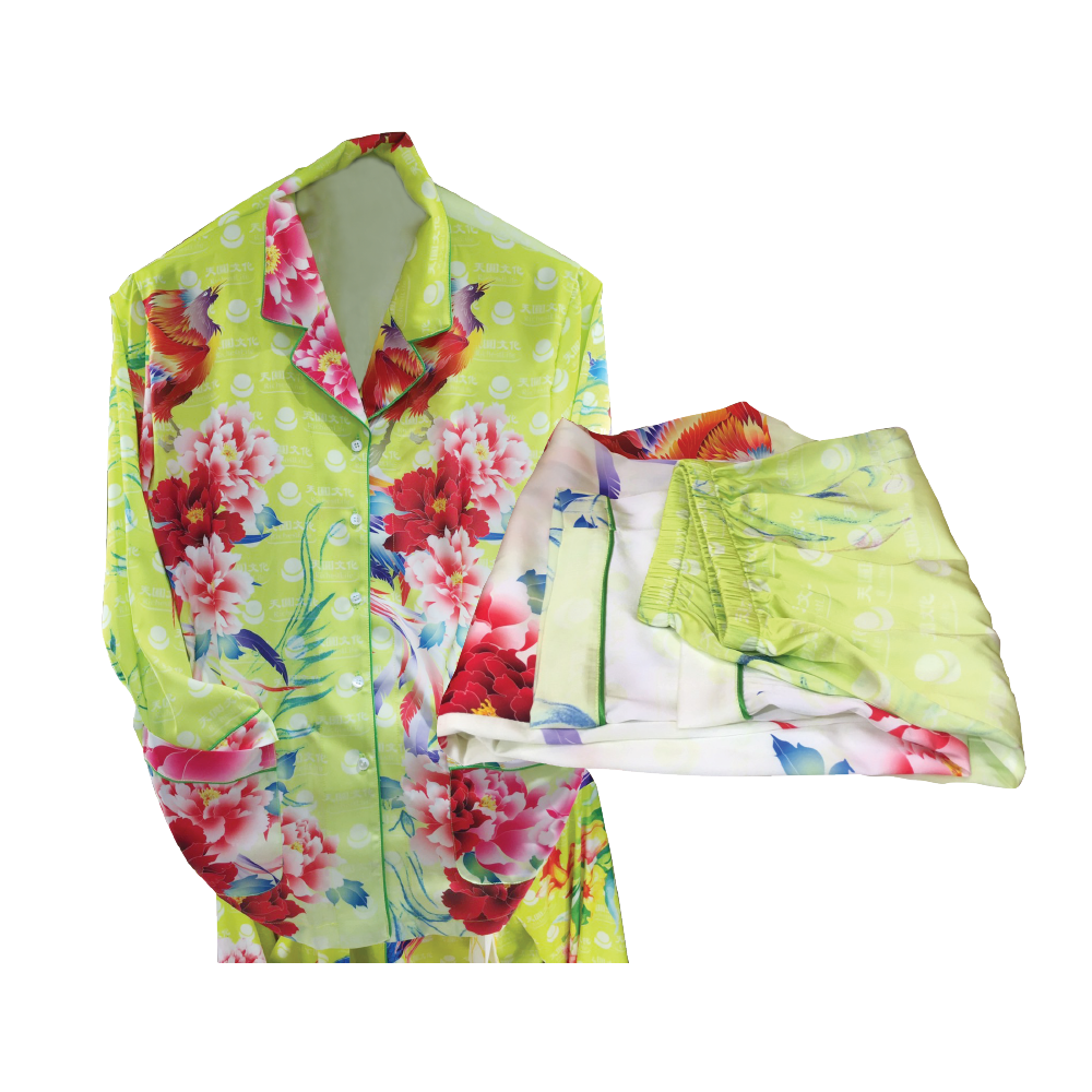 鳳凰睡衣套裝是一款精心設計的高品質家居服，款式優雅大方，選用柔軟舒適的布料製作，為您帶來極致的穿著體驗。以鳳凰為設計靈感，象徵著高貴與典雅，這款睡衣套裝不僅適合日常居家穿著，還能提升您的睡眠質量與生活品味。