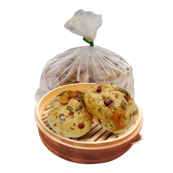 富足堅果饅頭結合了多種天然堅果和果乾，採用傳統工藝精心製作而成。加入五仁果、蜜紅豆、葡萄乾、南瓜子、黑糖和枸杞等豐富食材，不僅增添了饅頭的營養價值，還帶來豐富的口感層次。每一口都能品嚐到堅果的香脆和果乾的甜美，是兼具美味與健康的理想選擇。